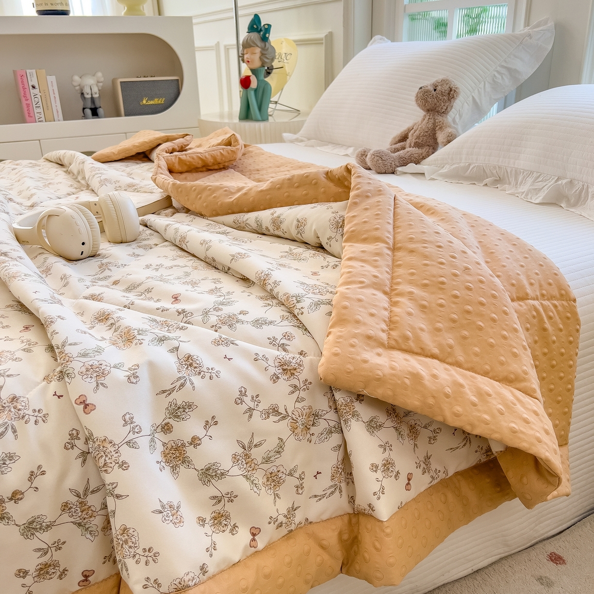 91家纺网 家纺一手货源 找家纺 瑞禾家纺 2026新款印花夏凉豆豆夏被手工包边被子被芯儿童 塞纳花影