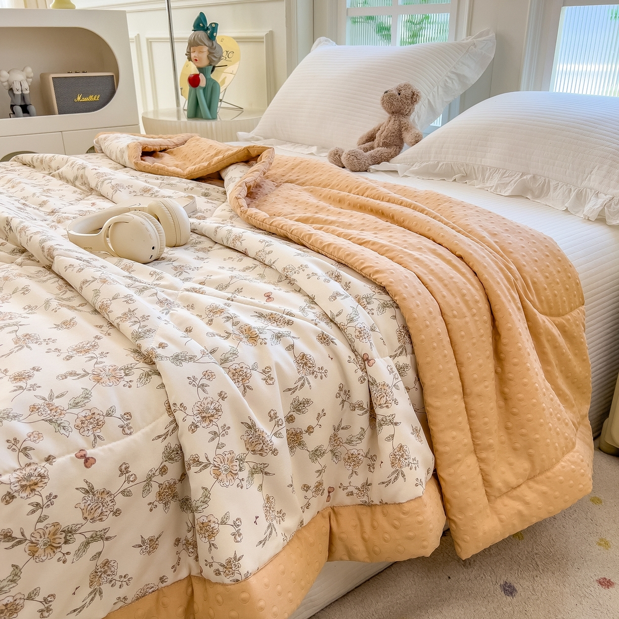 91家纺网 家纺一手货源 找家纺 瑞禾家纺 2026新款印花夏凉豆豆夏被手工包边被子被芯儿童 塞纳花影