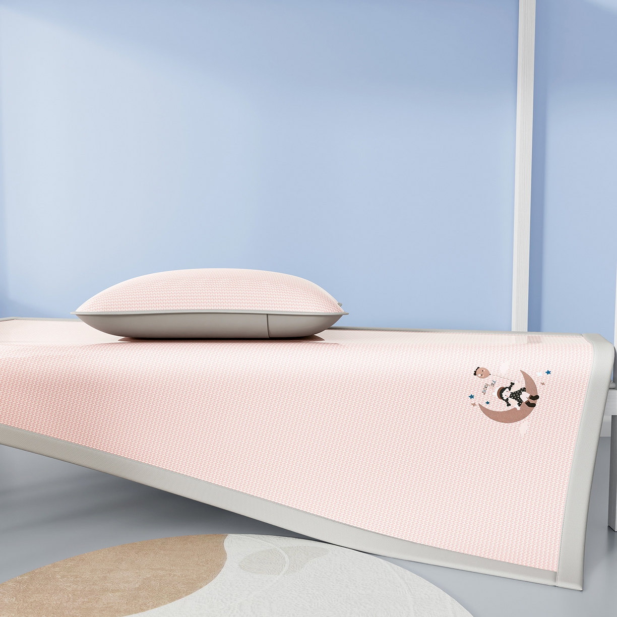 91家纺网 家纺一手货源 找家纺 奇丝雅 2026新款夏季A类碳光凉席三明治透气网冰丝凉席家用双人冰丝席床单可机洗单人学生宿舍上下铺夏天空调软席三件套 冰爽-粉