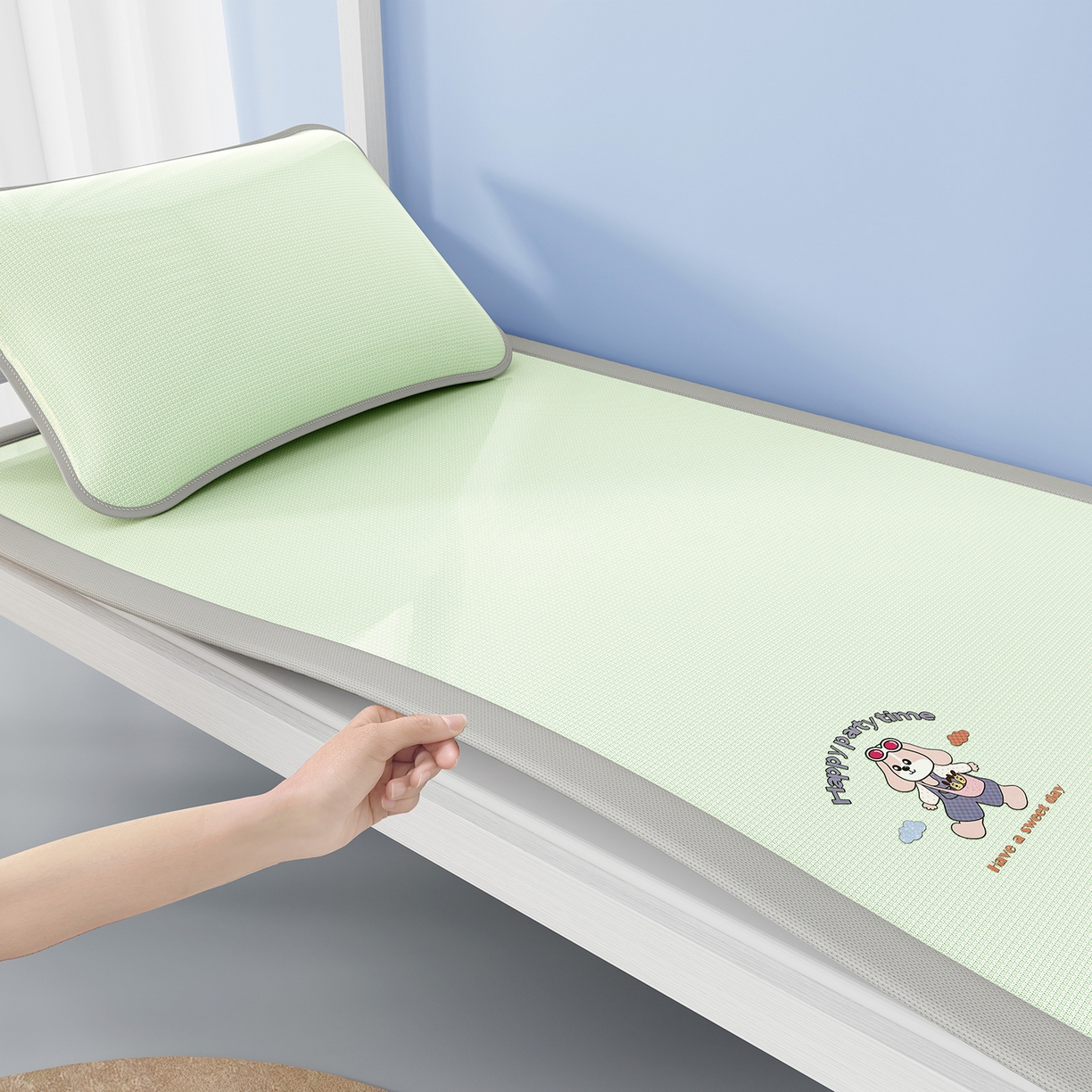 91家纺网 家纺一手货源 找家纺 奇丝雅 2026新款夏季A类碳光凉席三明治透气网冰丝凉席家用双人冰丝席床单可机洗单人学生宿舍上下铺夏天空调软席三件套 冰爽-绿