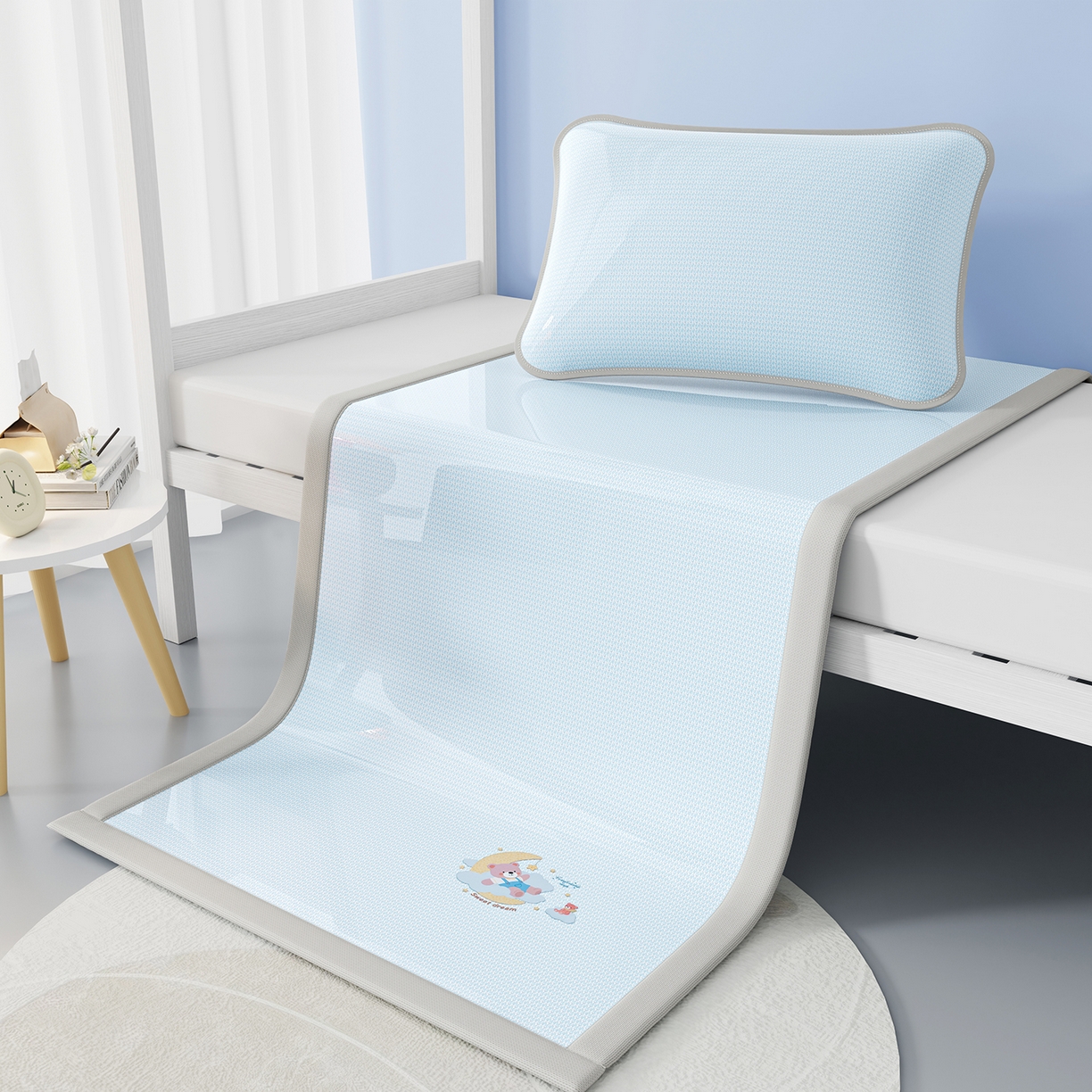 91家纺网 家纺一手货源 找家纺 奇丝雅 2026新款夏季A类碳光凉席三明治透气网冰丝凉席家用双人冰丝席床单可机洗单人学生宿舍上下铺夏天空调软席三件套 冰爽-蓝