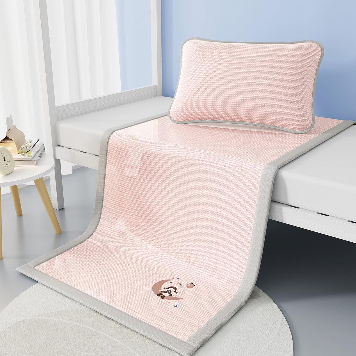 91家纺网 家纺一手货源 找家纺 奇丝雅 2026新款夏季A类碳光凉席三明治透气网冰丝凉席家用双人冰丝席床单可机洗单人学生宿舍上下铺夏天空调软席三件套 冰爽-粉