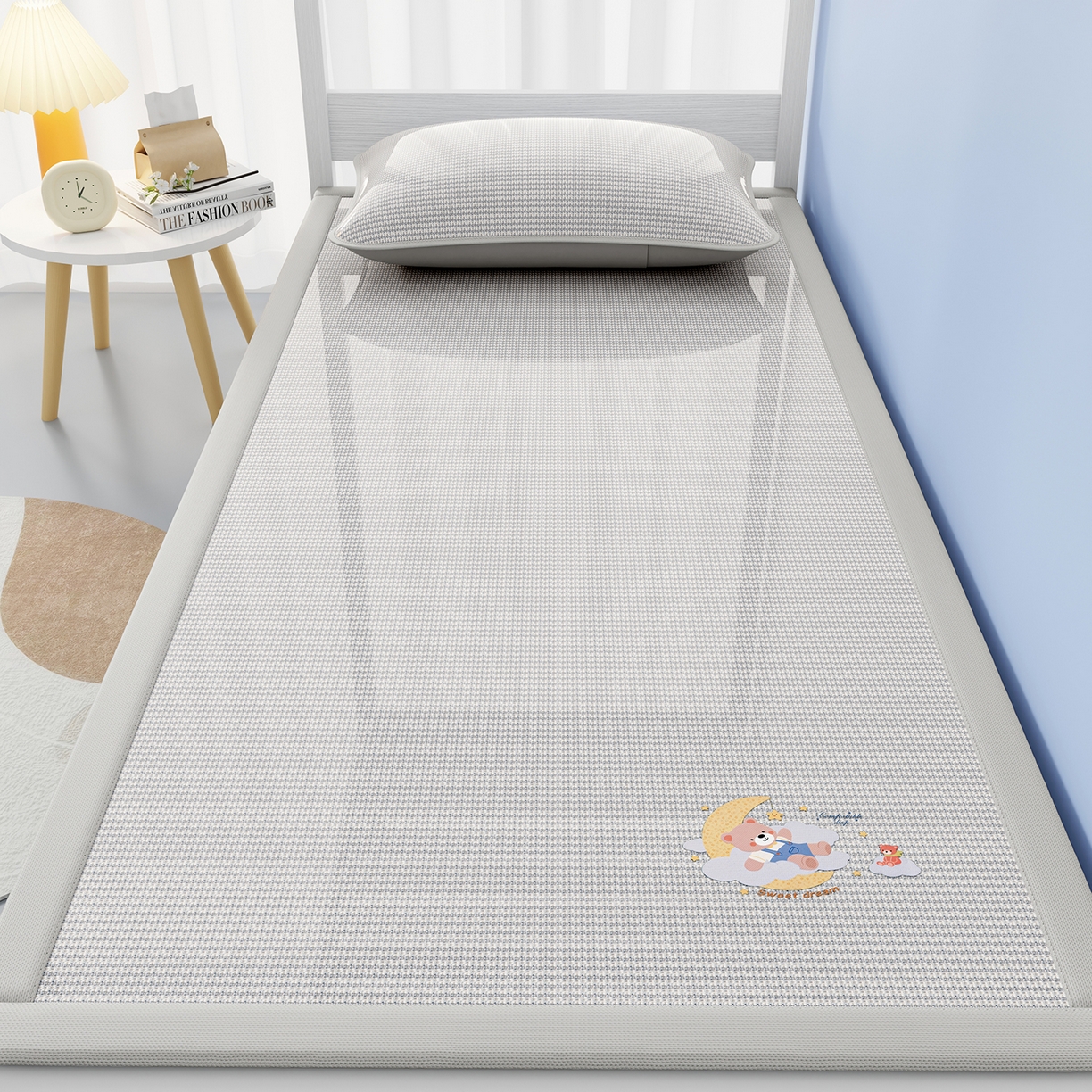 91家纺网 家纺一手货源 找家纺 奇丝雅 2026新款夏季A类碳光凉席三明治透气网冰丝凉席家用双人冰丝席床单可机洗单人学生宿舍上下铺夏天空调软席三件套 冰爽-灰