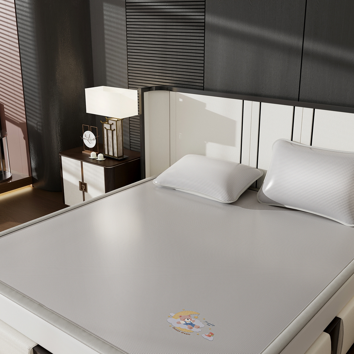 91家纺网 家纺一手货源 找家纺 奇丝雅 2026新款夏季A类碳光凉席三明治透气网冰丝凉席家用双人冰丝席床单可机洗单人学生宿舍上下铺夏天空调软席三件套 冰爽-灰