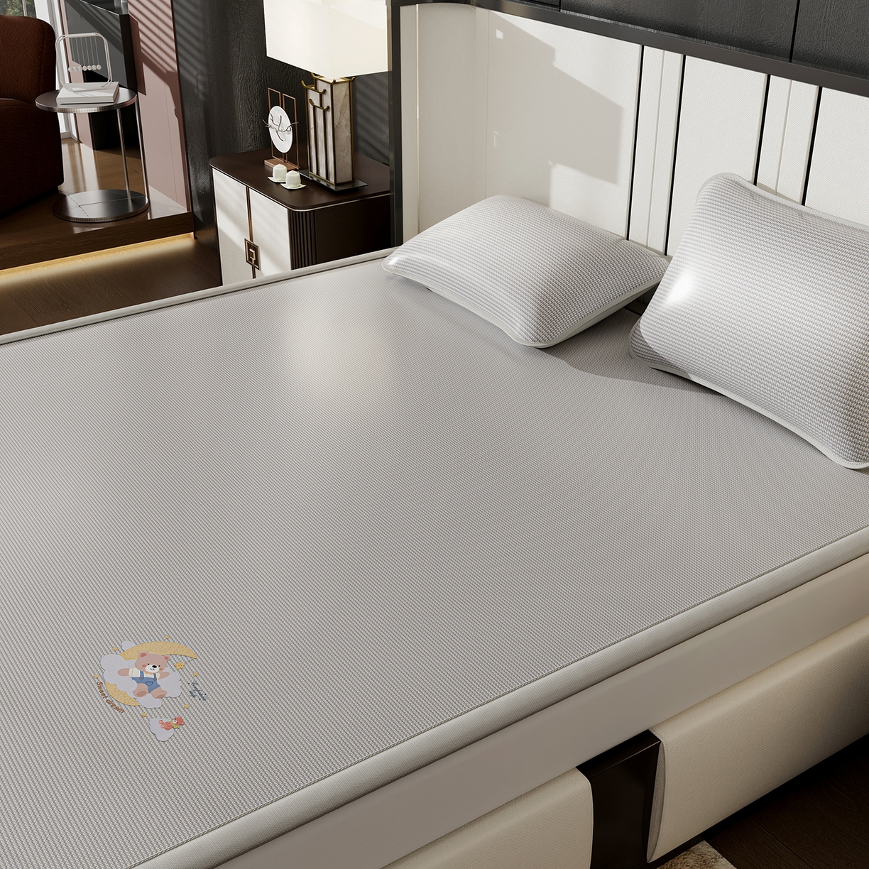 91家纺网 家纺一手货源 找家纺 奇丝雅 2026新款夏季A类碳光凉席三明治透气网冰丝凉席家用双人冰丝席床单可机洗单人学生宿舍上下铺夏天空调软席三件套 冰爽-灰