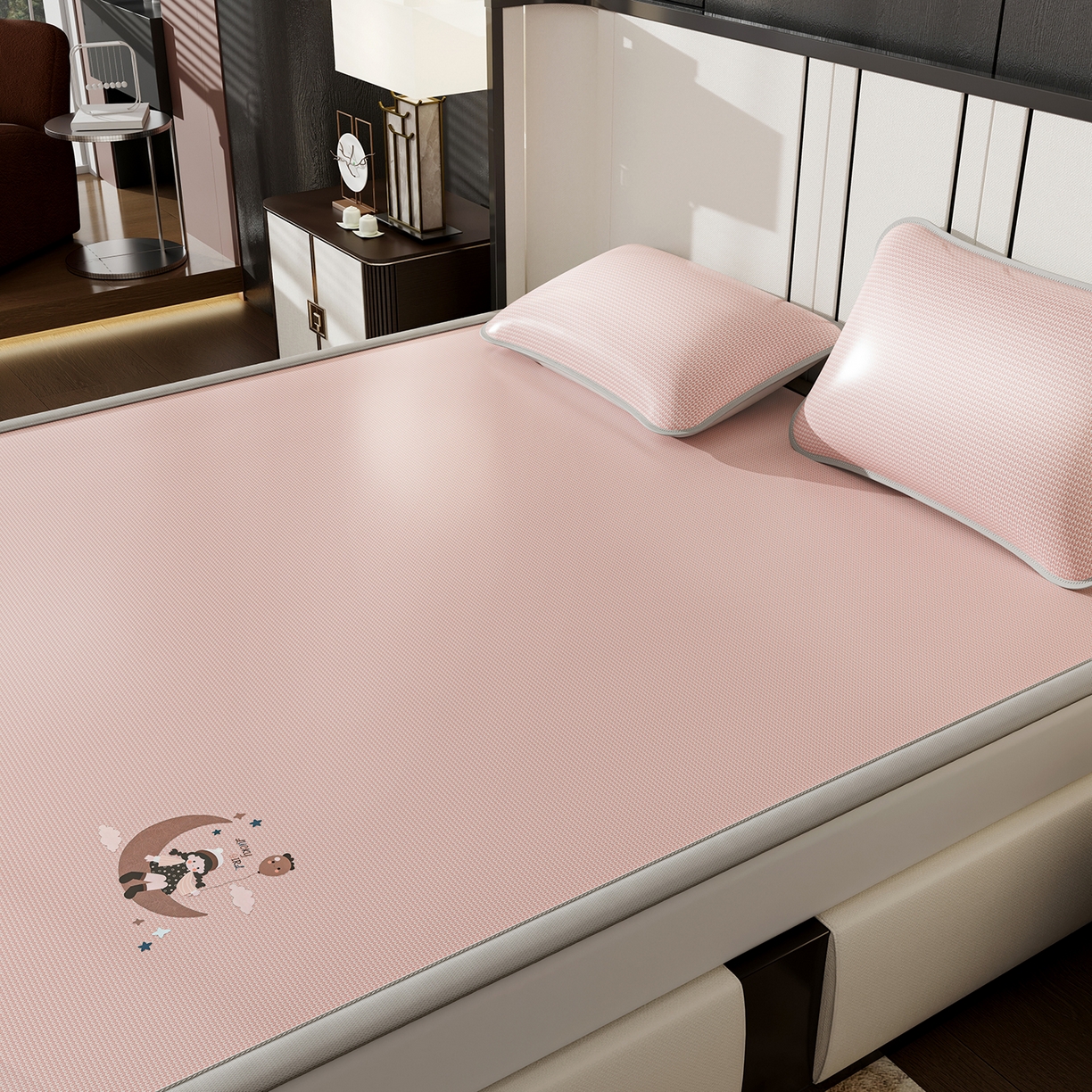 91家纺网 家纺一手货源 找家纺 奇丝雅 2026新款夏季A类碳光凉席三明治透气网冰丝凉席家用双人冰丝席床单可机洗单人学生宿舍上下铺夏天空调软席三件套 冰爽-粉