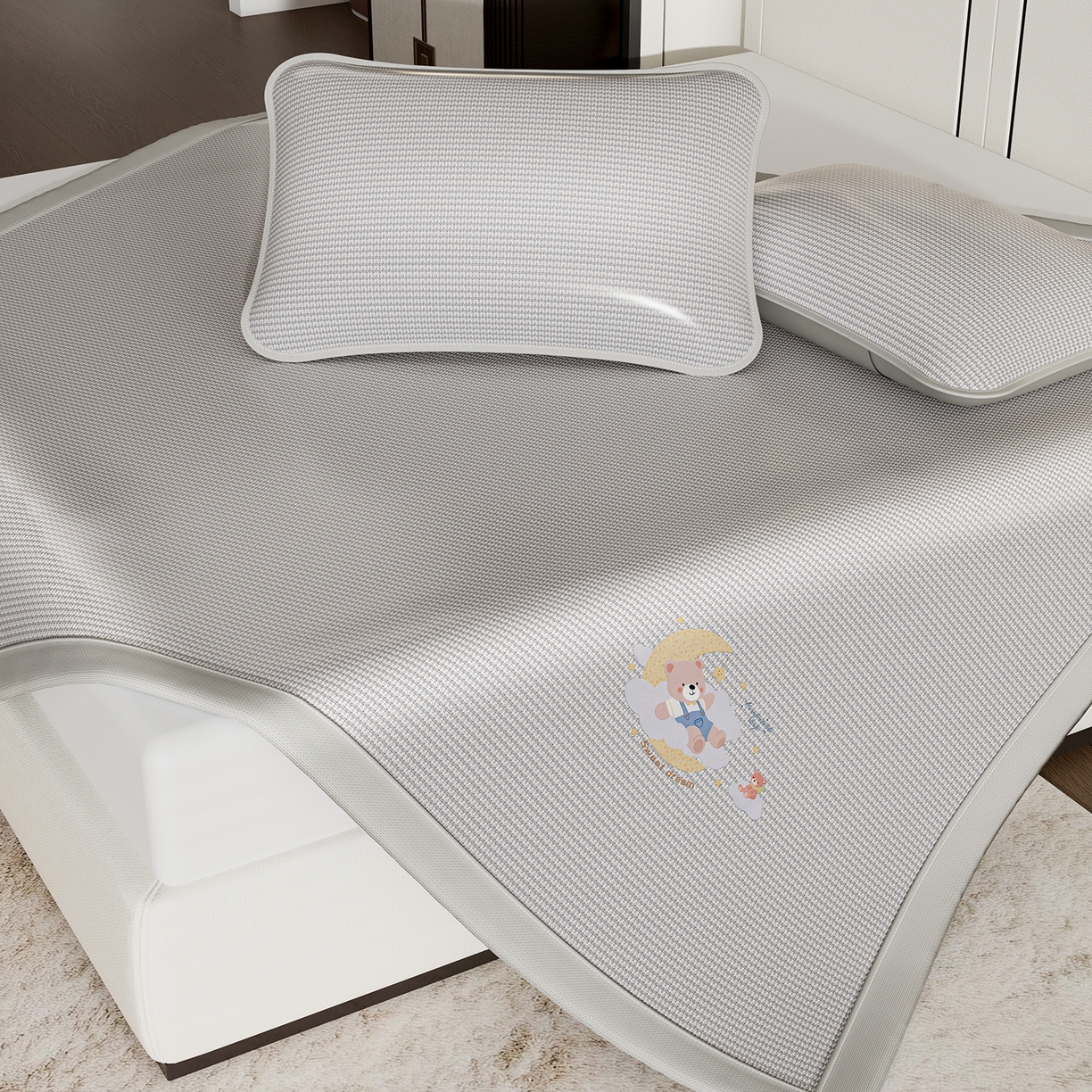 91家纺网 家纺一手货源 找家纺 奇丝雅 2026新款夏季A类碳光凉席三明治透气网冰丝凉席家用双人冰丝席床单可机洗单人学生宿舍上下铺夏天空调软席三件套 冰爽-灰