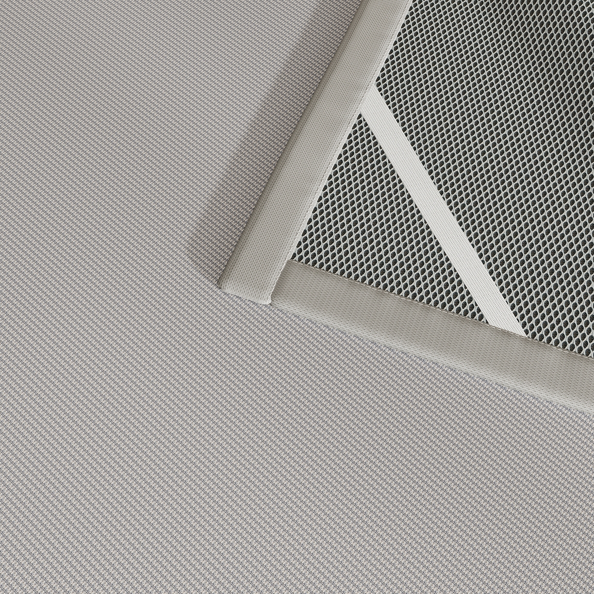 91家纺网 家纺一手货源 找家纺 奇丝雅 2026新款夏季A类碳光凉席三明治透气网冰丝凉席家用双人冰丝席床单可机洗单人学生宿舍上下铺夏天空调软席三件套 冰爽-灰