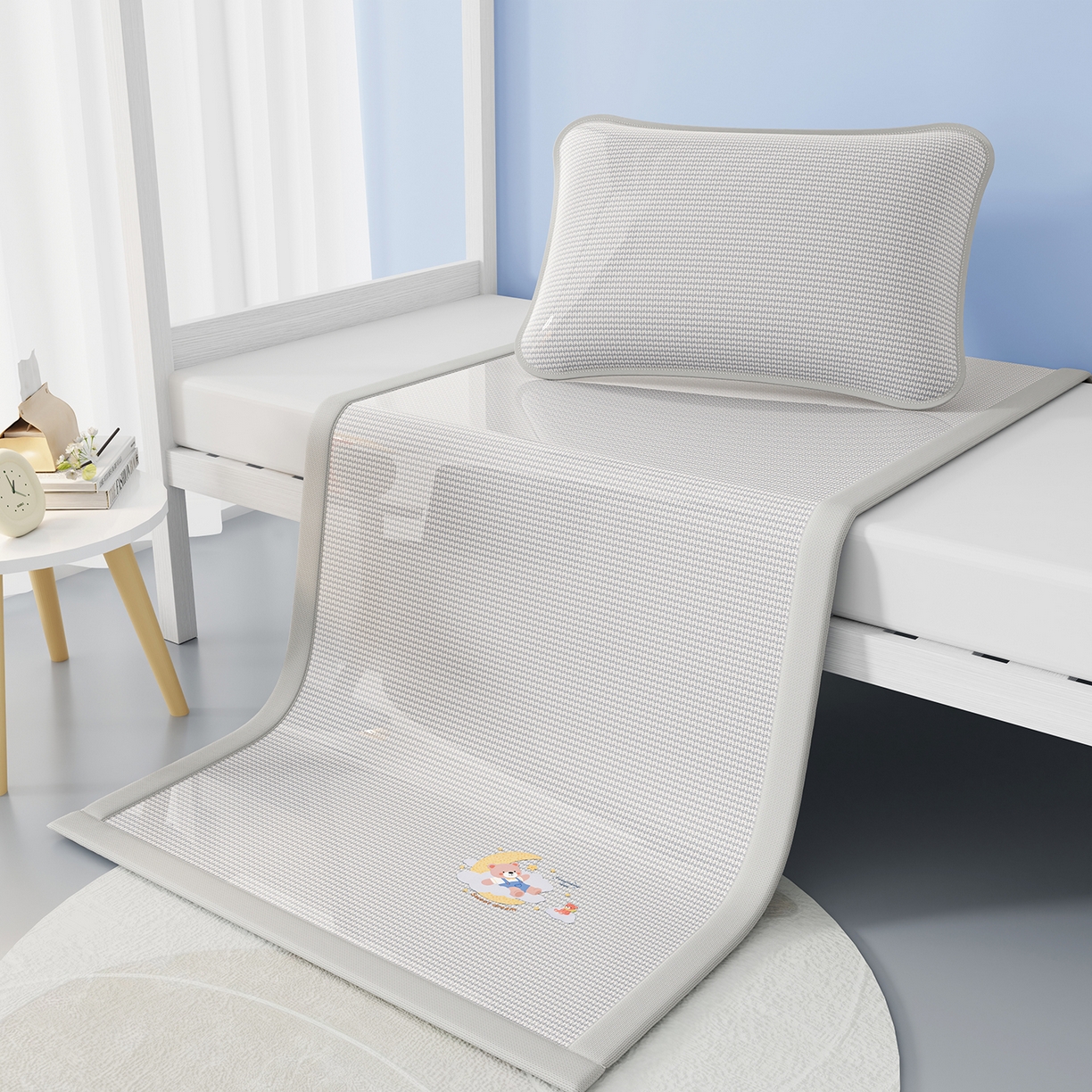 91家纺网 家纺一手货源 找家纺 家品罗兰 2026新款夏季A类碳光凉席三明治透气网冰丝凉席家用双人冰丝席床单可机洗单人学生宿舍上下铺夏天空调软席三件套 冰爽-灰