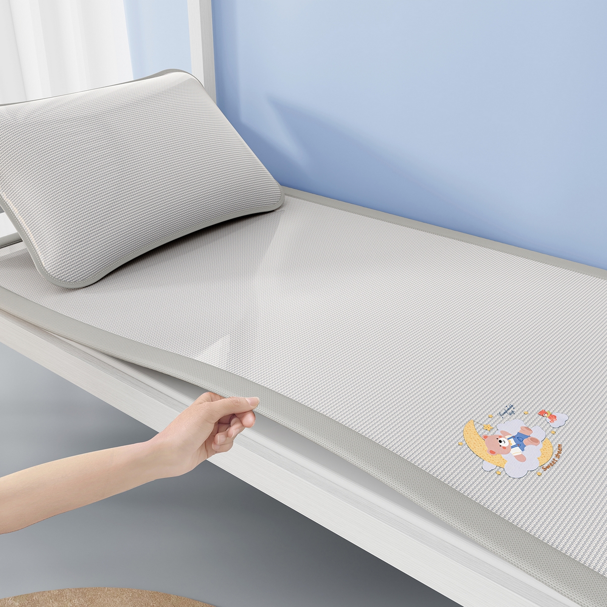 91家纺网 家纺一手货源 找家纺 家品罗兰 2026新款夏季A类碳光凉席三明治透气网冰丝凉席家用双人冰丝席床单可机洗单人学生宿舍上下铺夏天空调软席三件套 冰爽-灰