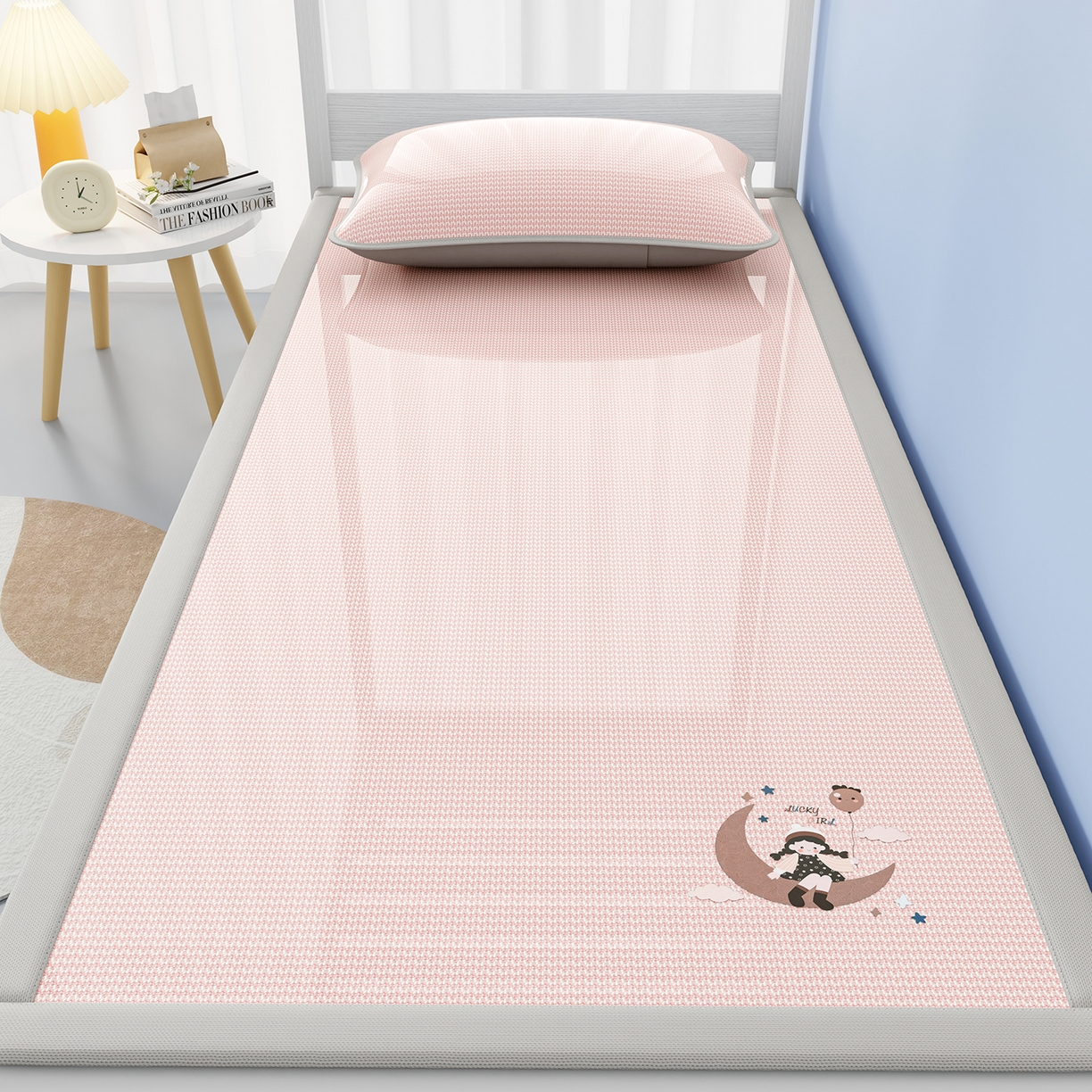 91家纺网 家纺一手货源 找家纺 家品罗兰 2026新款夏季A类碳光凉席三明治透气网冰丝凉席家用双人冰丝席床单可机洗单人学生宿舍上下铺夏天空调软席三件套 冰爽-粉