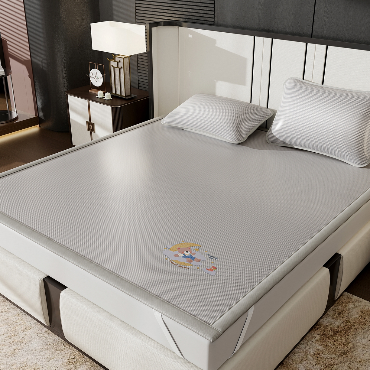 91家纺网 家纺一手货源 找家纺 家品罗兰 2026新款夏季A类碳光凉席三明治透气网冰丝凉席家用双人冰丝席床单可机洗单人学生宿舍上下铺夏天空调软席三件套 冰爽-灰