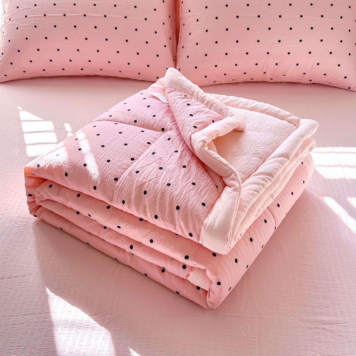 91家纺网 家纺一手货源 找家纺 瑞禾家纺 2026新款皱皱棉双层纱夏被四件套下载文件包含买家秀 波点生活-粉