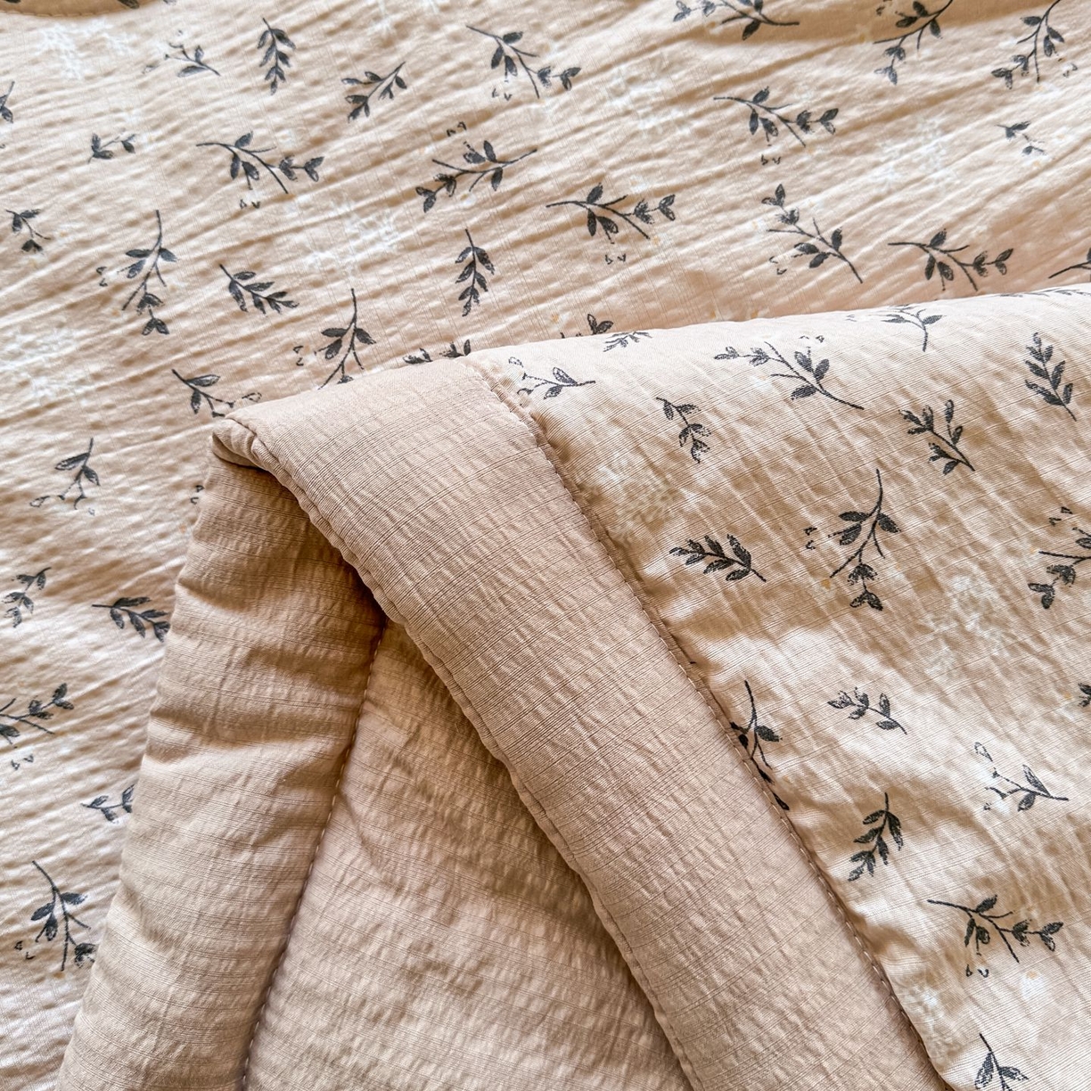 91家纺网 家纺一手货源 找家纺 瑞禾家纺 2026新款皱皱棉双层纱夏被四件套下载文件包含买家秀 莫奈雅致