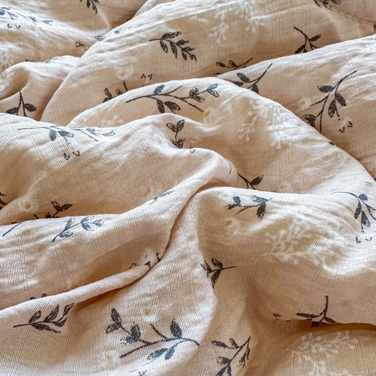 91家纺网 家纺一手货源 找家纺 瑞禾家纺 2026新款皱皱棉双层纱夏被四件套下载文件包含买家秀 莫奈雅致