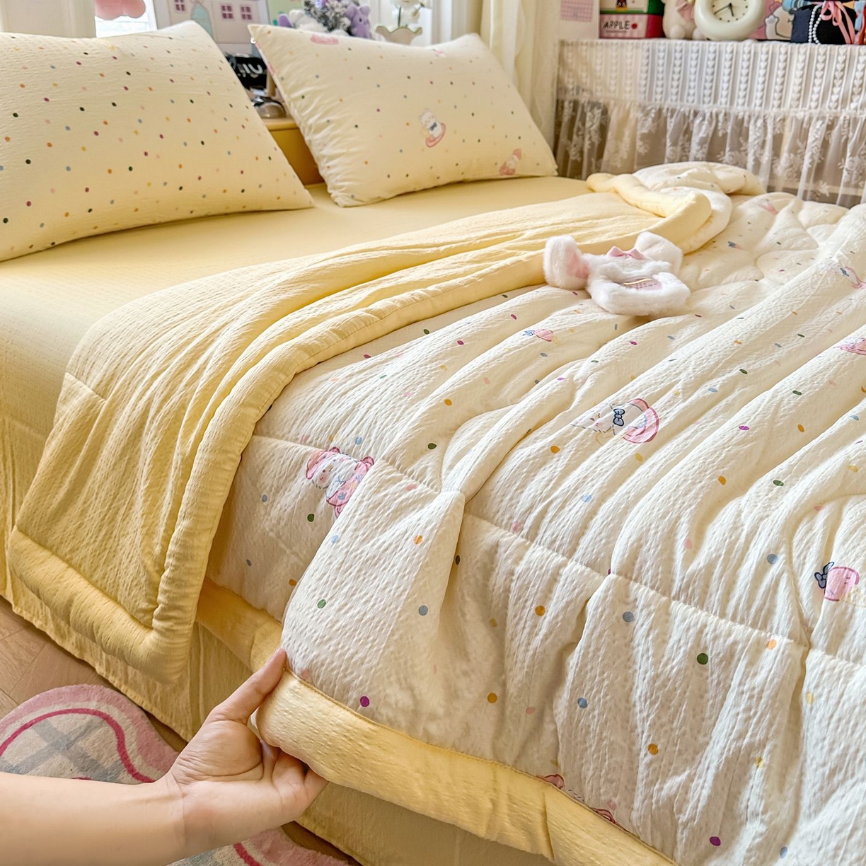 91家纺网 家纺一手货源 找家纺 瑞禾家纺 2026新款皱皱棉双层纱夏被四件套下载文件包含买家秀 奶油猫