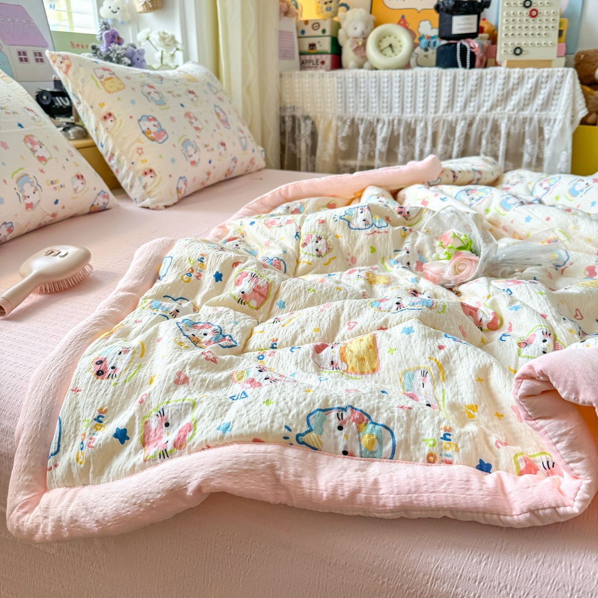 91家纺网 家纺一手货源 找家纺 瑞禾家纺 2026新款皱皱棉双层纱夏被四件套下载文件包含买家秀 泡芙猫咪