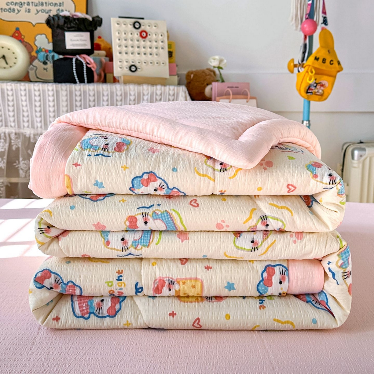 91家纺网 家纺一手货源 找家纺 瑞禾家纺 2026新款皱皱棉双层纱夏被四件套下载文件包含买家秀 泡芙猫咪