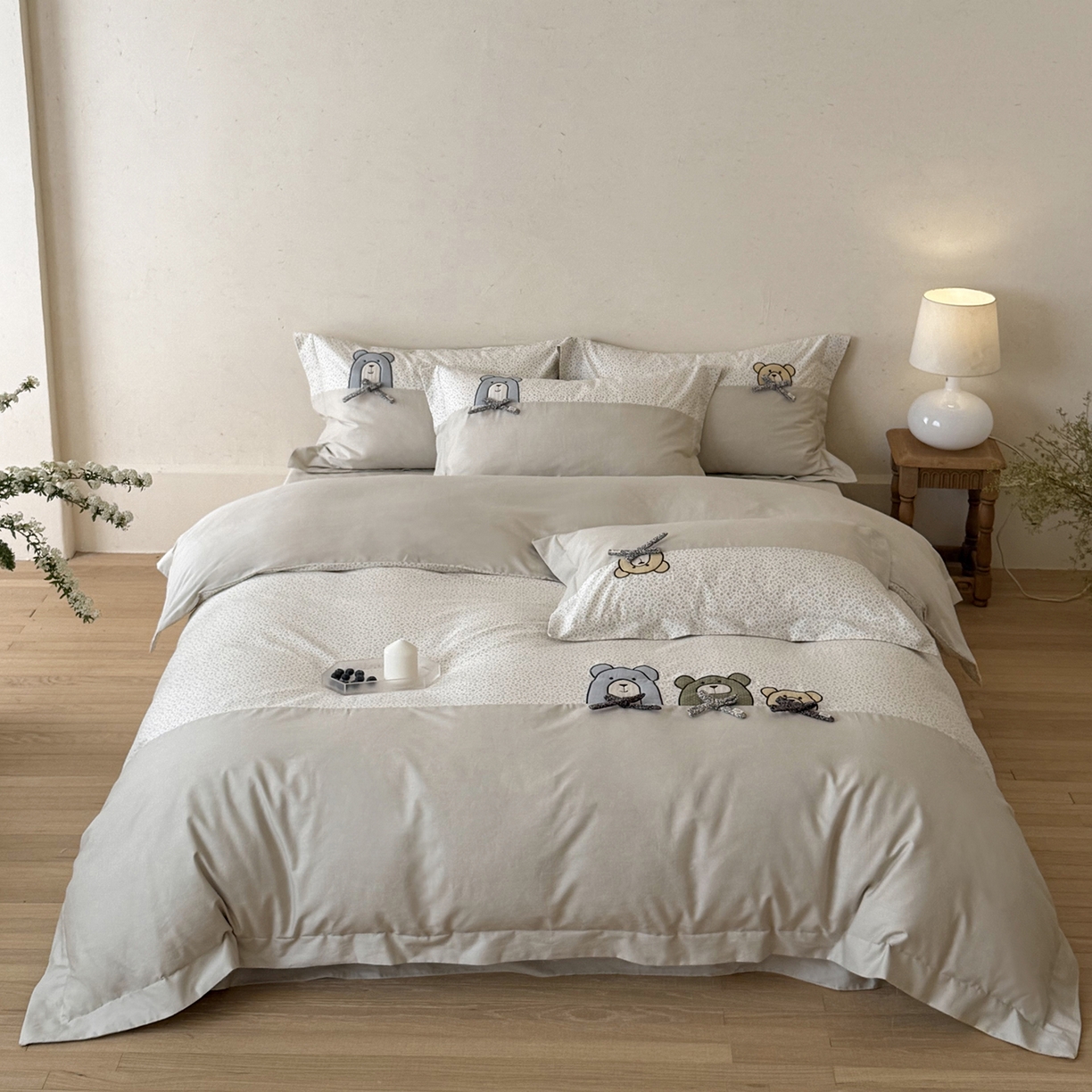 91家纺网 家纺一手货源 找家纺 （总）艾唯希家纺 2026新款全棉贴布绣工艺四件套纯棉可爱卡通-三只小熊系列