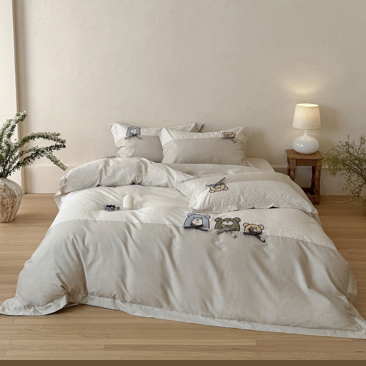 91家纺网 家纺一手货源 找家纺 （总）艾唯希家纺 2026新款全棉贴布绣工艺四件套纯棉可爱卡通-三只小熊系列