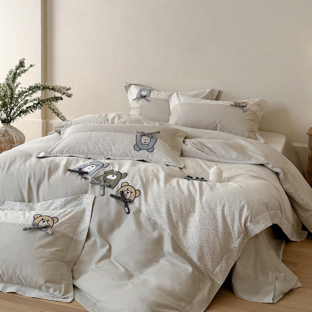 91家纺网 家纺一手货源 找家纺 （总）艾唯希家纺 2026新款全棉贴布绣工艺四件套纯棉可爱卡通-三只小熊系列