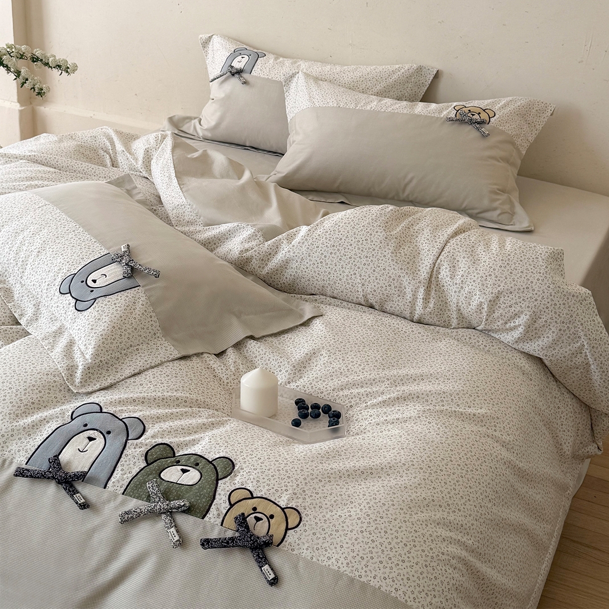 91家纺网 家纺一手货源 找家纺 （总）艾唯希家纺 2026新款全棉贴布绣工艺四件套纯棉可爱卡通-三只小熊系列