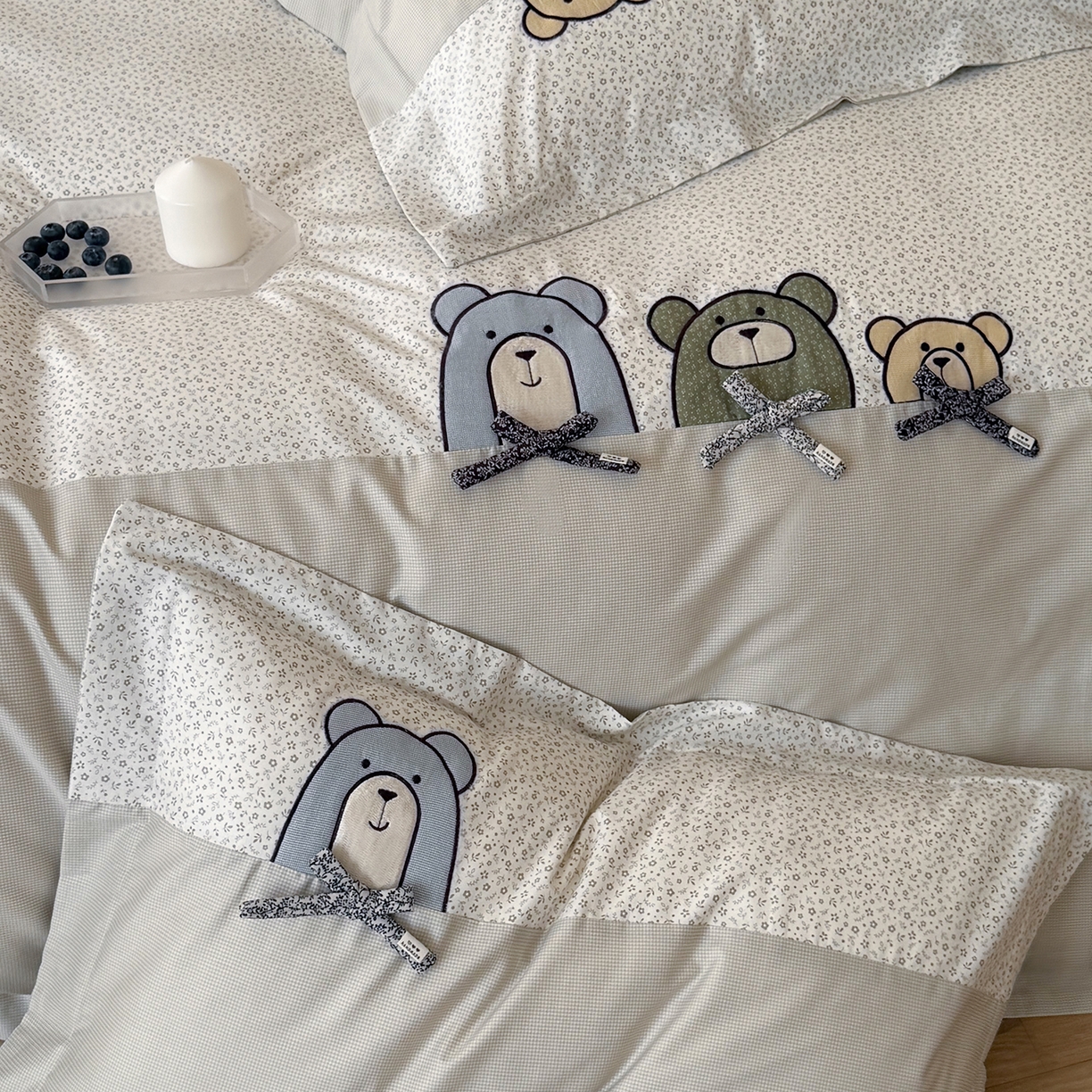 91家纺网 家纺一手货源 找家纺 （总）艾唯希家纺 2026新款全棉贴布绣工艺四件套纯棉可爱卡通-三只小熊系列