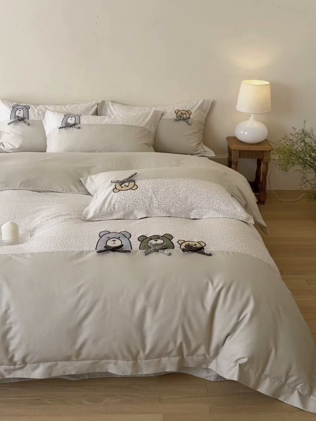 91家纺网 家纺一手货源 找家纺 （总）艾唯希家纺 2026新款全棉贴布绣工艺四件套纯棉可爱卡通-三只小熊系列