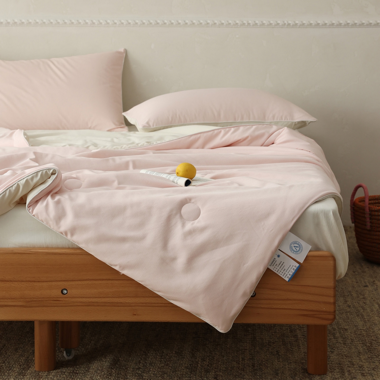 91家纺网 家纺一手货源 找家纺 万盛家纺 2026春夏新款果冻速干夏被夏凉被空调被 暗香粉-米