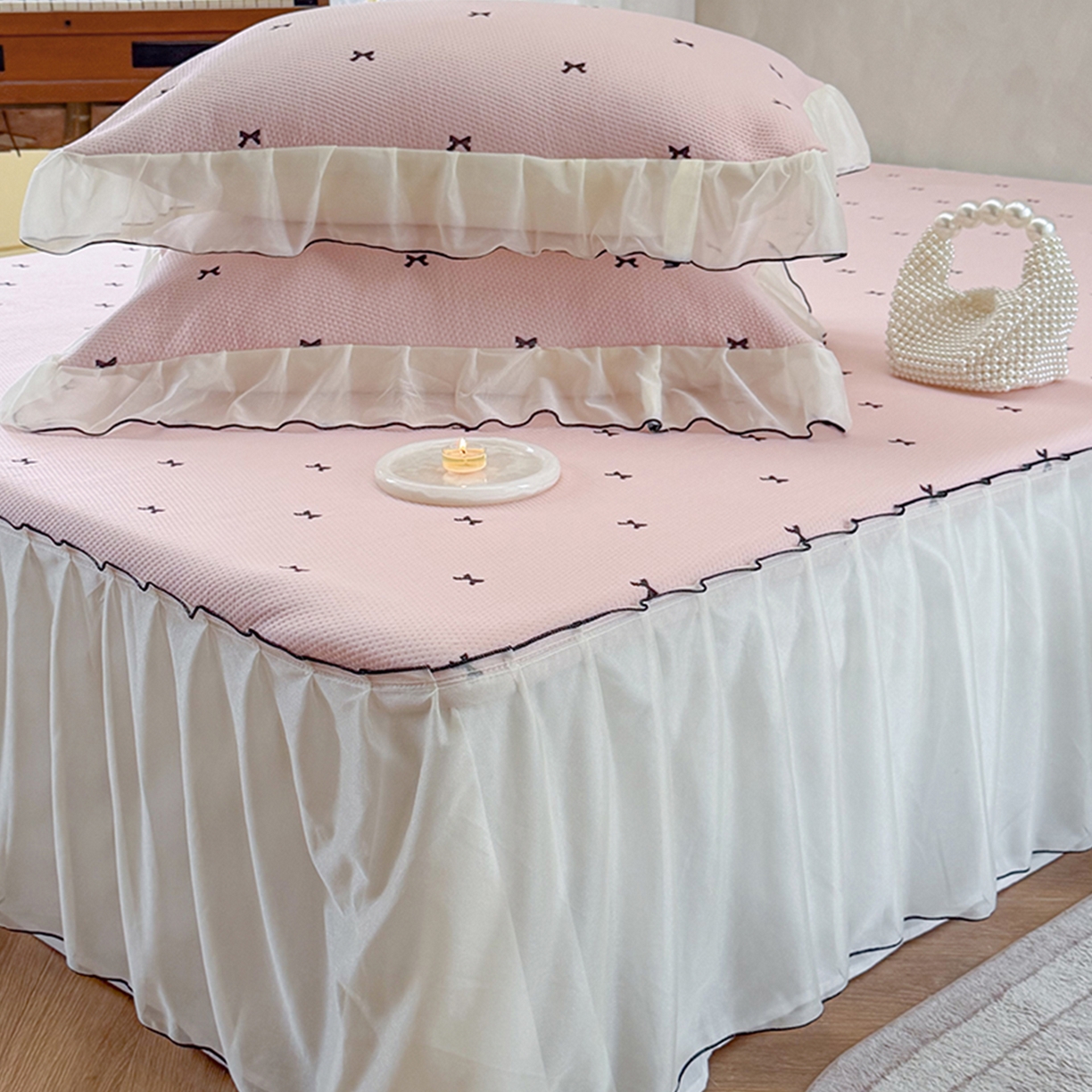 91家纺网 家纺一手货源 找家纺 （总）桃子家居 2026新款A类韩系仙气公主风PE凉感中分子床裙凉席蕾丝花边蝴蝶结乙纶豆豆凉席系列三件套