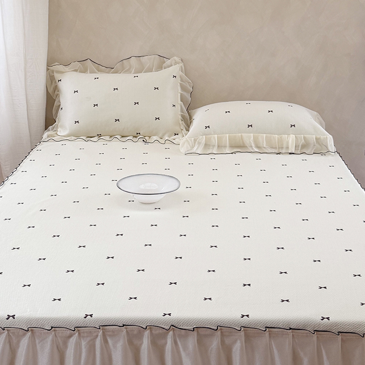 91家纺网 家纺一手货源 找家纺 桃子家居 2026新款A类韩系仙气公主风PE凉感中分子床裙凉席蕾丝花边蝴蝶结乙纶豆豆凉席系列三件套 床裙席-仙气蝴蝶结奶白