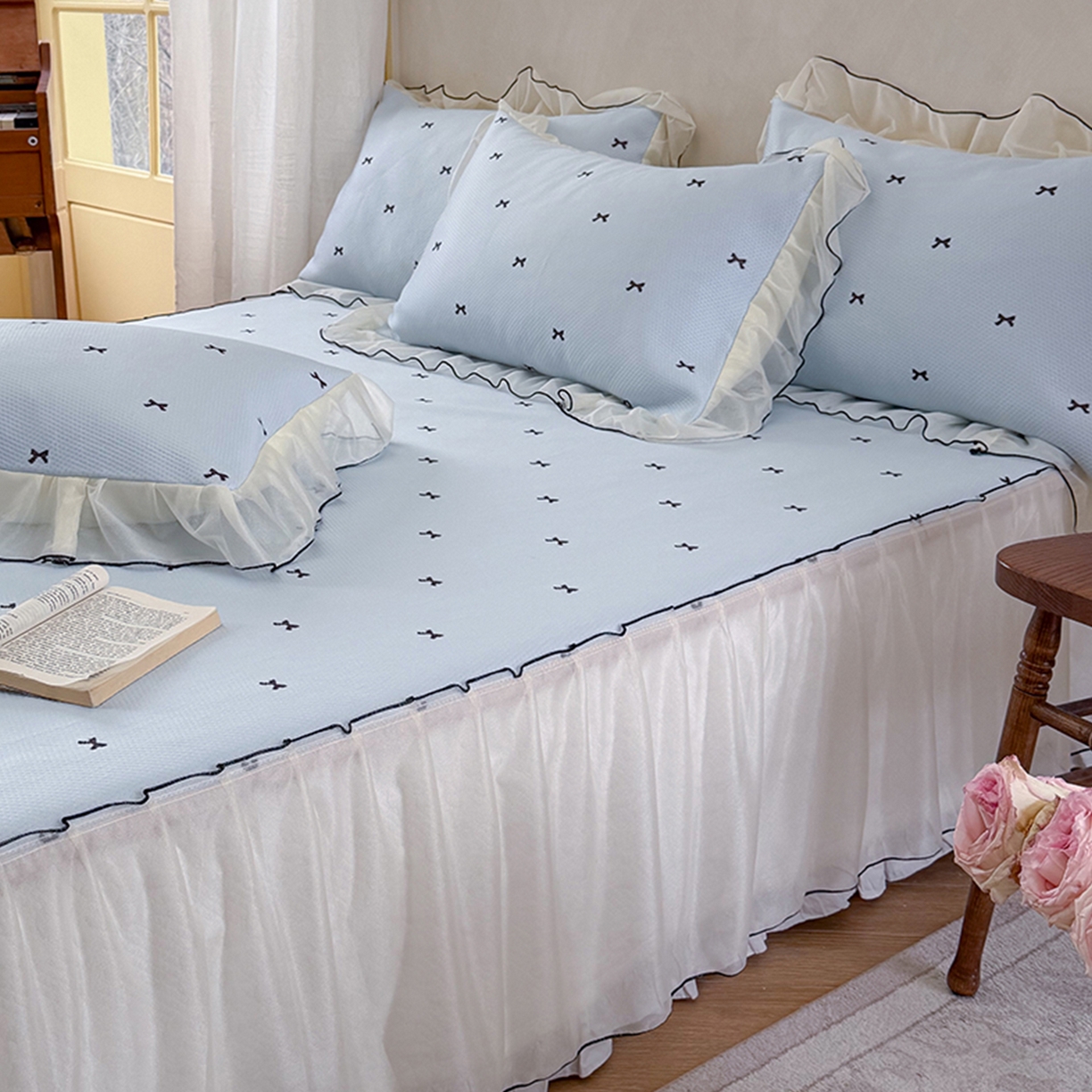 91家纺网 家纺一手货源 找家纺 桃子家居 2026新款A类韩系仙气公主风PE凉感中分子床裙凉席蕾丝花边蝴蝶结乙纶豆豆凉席系列三件套 床裙席-仙气蝴蝶结蓝