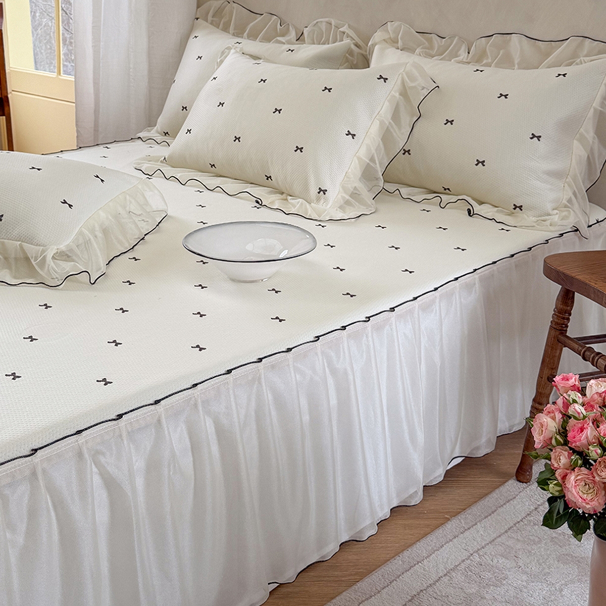 91家纺网 家纺一手货源 找家纺 桃子家居 2026新款A类韩系仙气公主风PE凉感中分子床裙凉席蕾丝花边蝴蝶结乙纶豆豆凉席系列三件套 床裙席-仙气蝴蝶结奶白