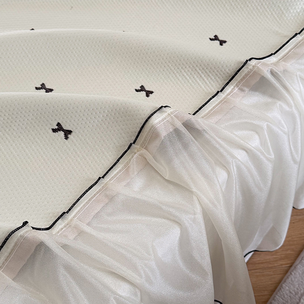 91家纺网 家纺一手货源 找家纺 桃子家居 2026新款A类韩系仙气公主风PE凉感中分子床裙凉席蕾丝花边蝴蝶结乙纶豆豆凉席系列三件套 床裙席-仙气蝴蝶结奶白