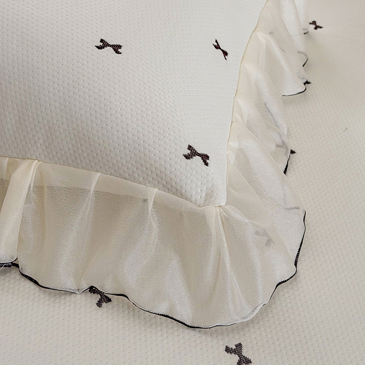 91家纺网 家纺一手货源 找家纺 桃子家居 2026新款A类韩系仙气公主风PE凉感中分子床裙凉席蕾丝花边蝴蝶结乙纶豆豆凉席系列三件套 床裙席-仙气蝴蝶结奶白