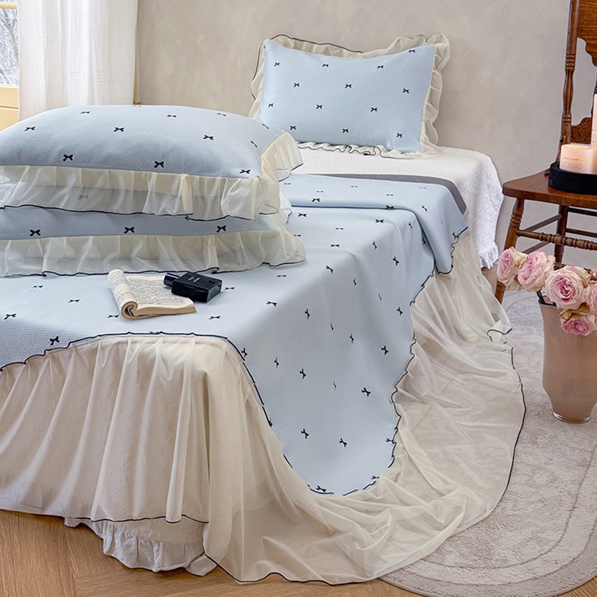 91家纺网 家纺一手货源 找家纺 桃子家居 2026新款A类韩系仙气公主风PE凉感中分子床裙凉席蕾丝花边蝴蝶结乙纶豆豆凉席系列三件套 床裙席-仙气蝴蝶结蓝