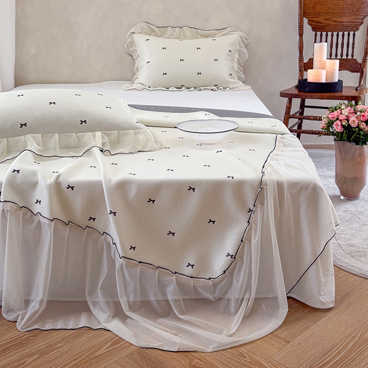 91家纺网 家纺一手货源 找家纺 桃子家居 2026新款A类韩系仙气公主风PE凉感中分子床裙凉席蕾丝花边蝴蝶结乙纶豆豆凉席系列三件套 床裙席-仙气蝴蝶结奶白