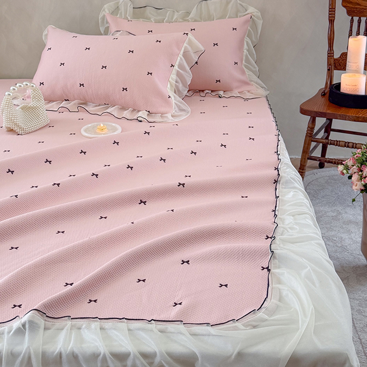 91家纺网 家纺一手货源 找家纺 桃子家居 2026新款A类韩系仙气公主风PE凉感中分子床裙凉席蕾丝花边蝴蝶结乙纶豆豆凉席系列三件套 床裙席-仙气蝴蝶结粉