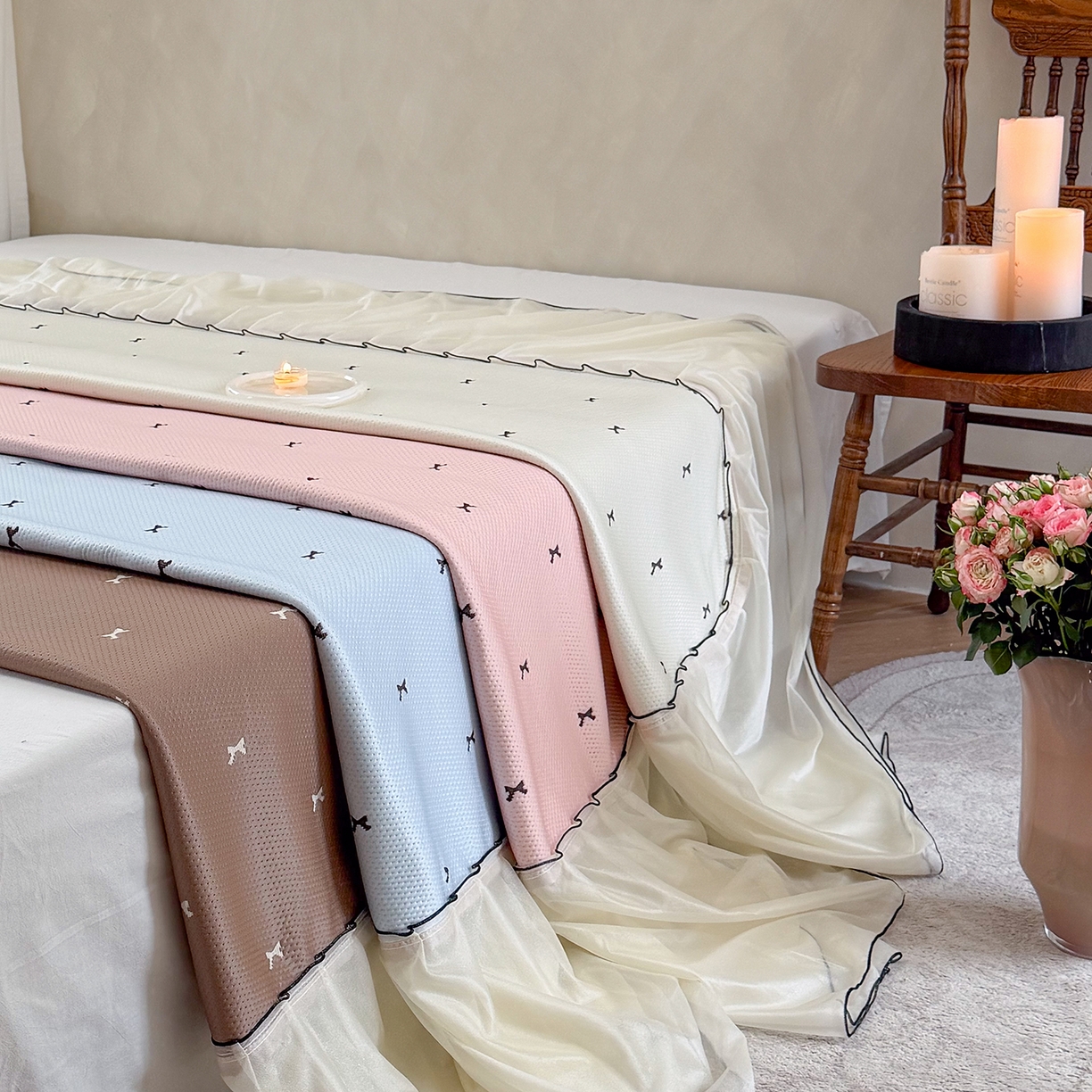 91家纺网 家纺一手货源 找家纺 桃子家居 2026新款A类韩系仙气公主风PE凉感中分子床裙凉席蕾丝花边蝴蝶结乙纶豆豆凉席系列三件套 组合图仅供展示