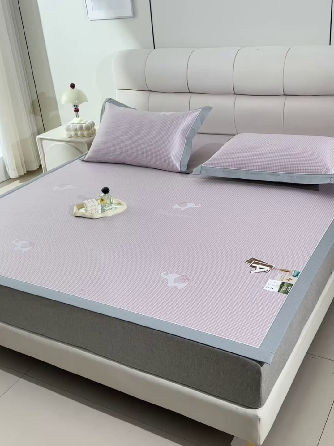 91家纺网 家纺一手货源 找家纺 小牛席业 2026春夏新款【实拍风格】双PE高凉感-小象提花冰丝席系列 粉色