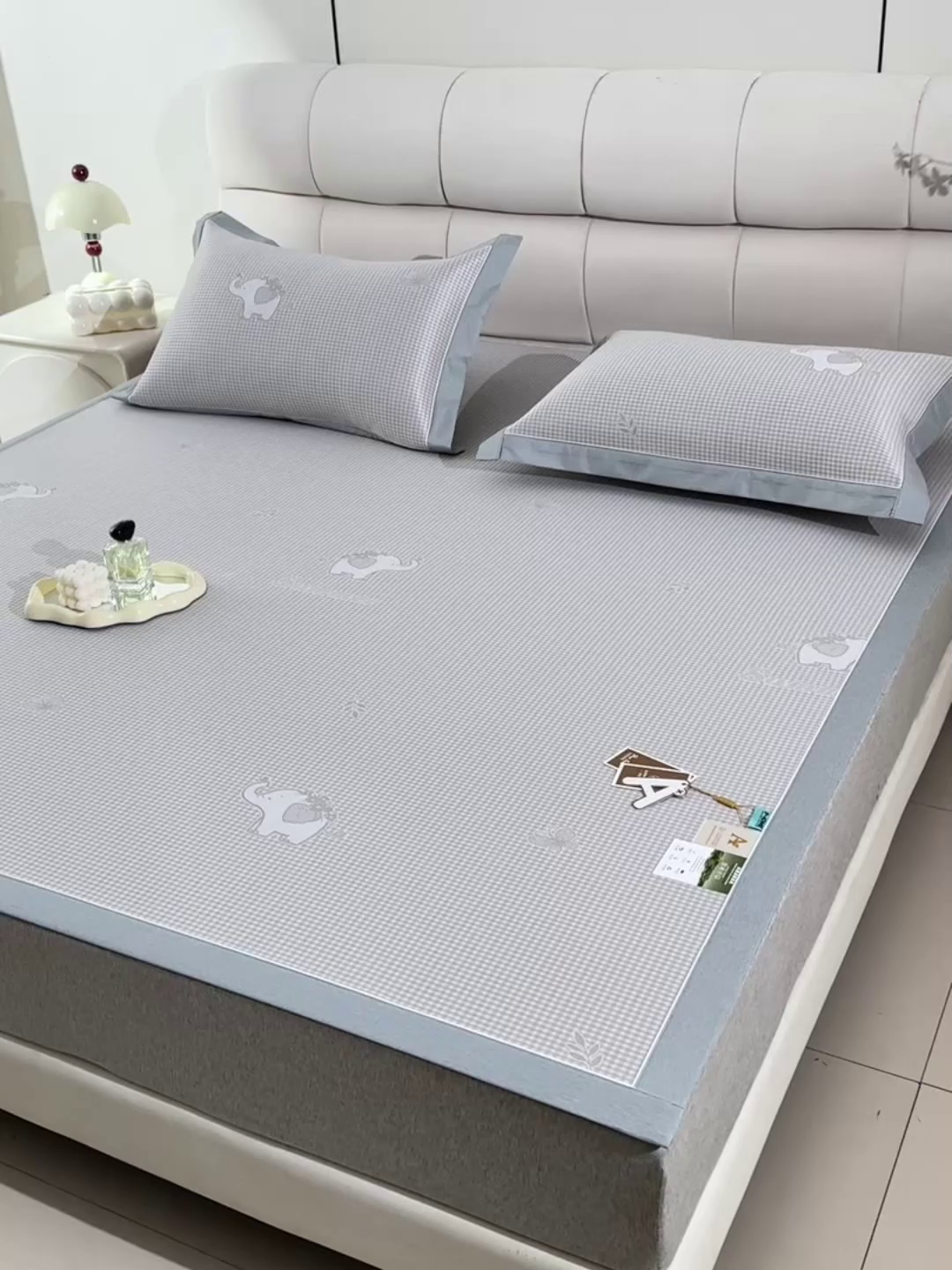 91家纺网 家纺一手货源 找家纺 小牛席业 2026春夏新款【实拍风格】双PE高凉感-小象提花冰丝席系列 香槟