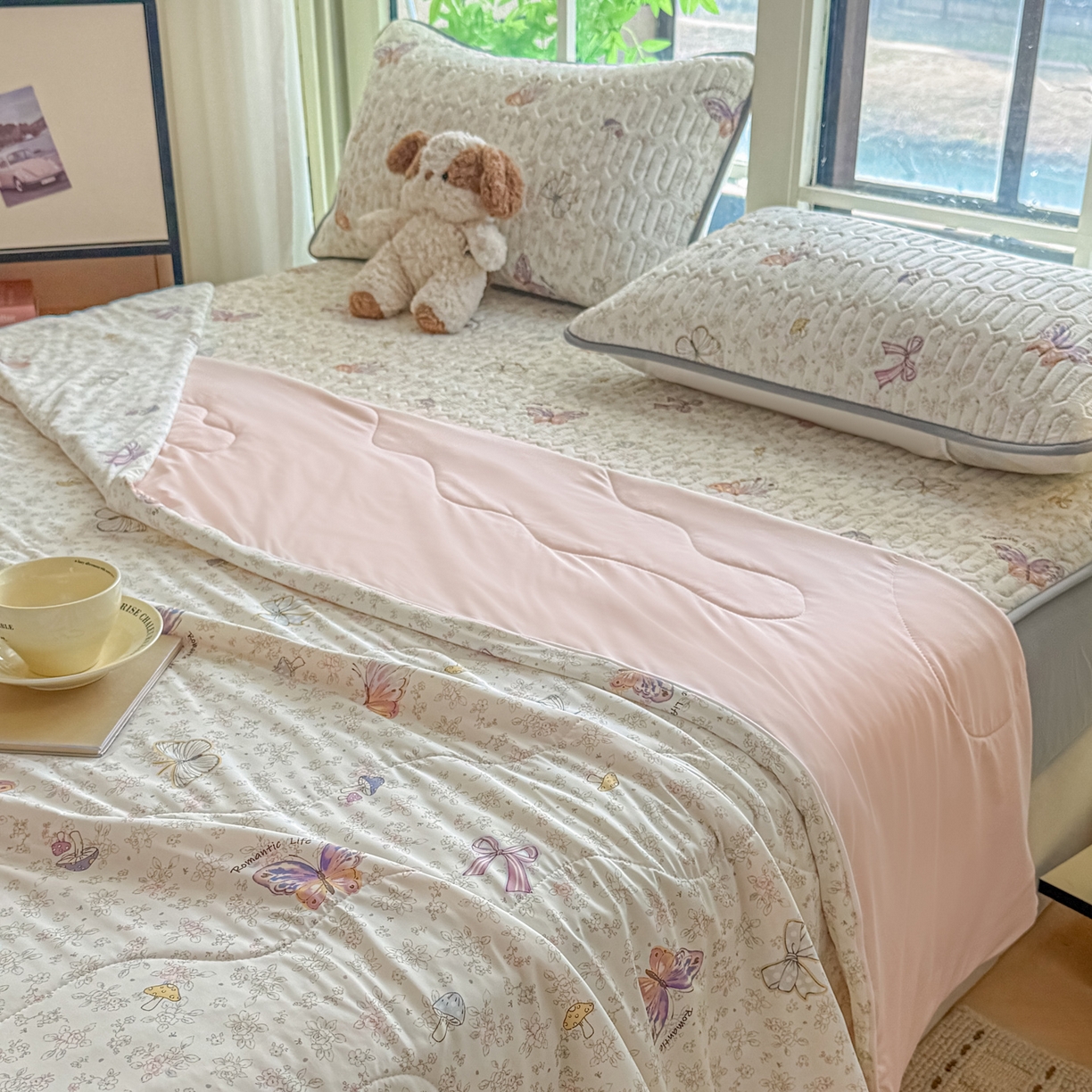 91家纺网 家纺一手货源 找家纺 莱登卡奴 2026新款新款A类凉感丝锦氨数码印花夏被四件套 初恋蝶语