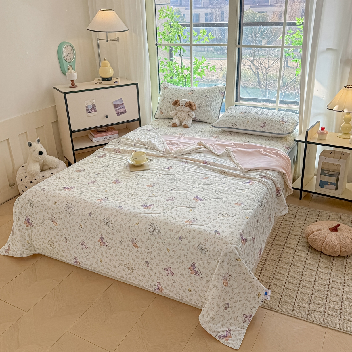 91家纺网 家纺一手货源 找家纺 莱登卡奴 2026新款新款A类凉感丝锦氨数码印花夏被四件套 初恋蝶语