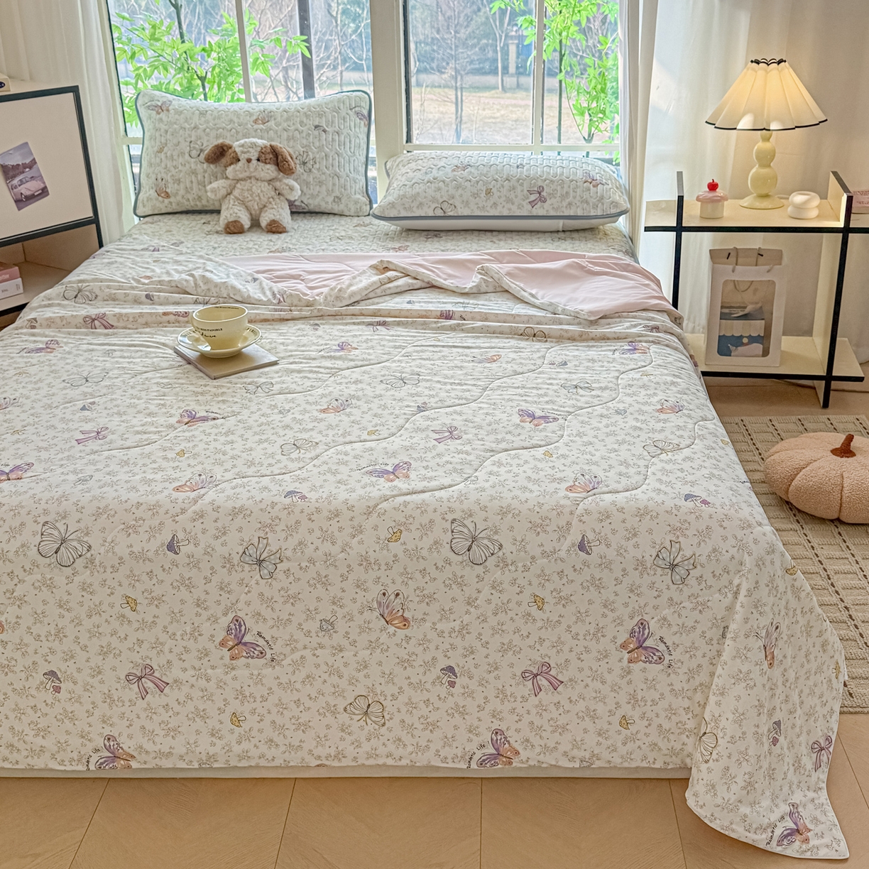 91家纺网 家纺一手货源 找家纺 莱登卡奴 2026新款新款A类凉感丝锦氨数码印花夏被四件套 初恋蝶语