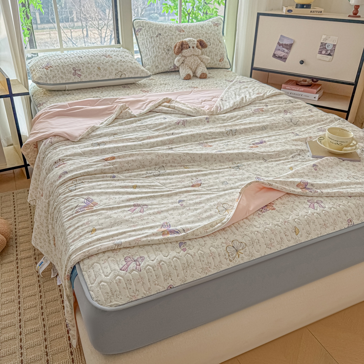 91家纺网 家纺一手货源 找家纺 莱登卡奴 2026新款新款A类凉感丝锦氨数码印花夏被四件套 初恋蝶语