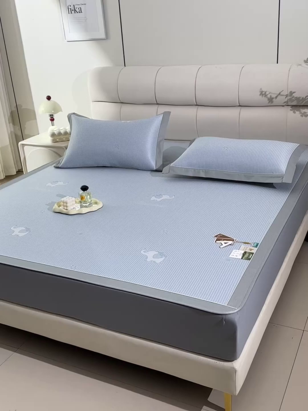 91家纺网 家纺一手货源 找家纺 小牛席业 2026新款【实拍风格】双PE高凉感-小象提花冰丝席系列（床笠款） 蓝色