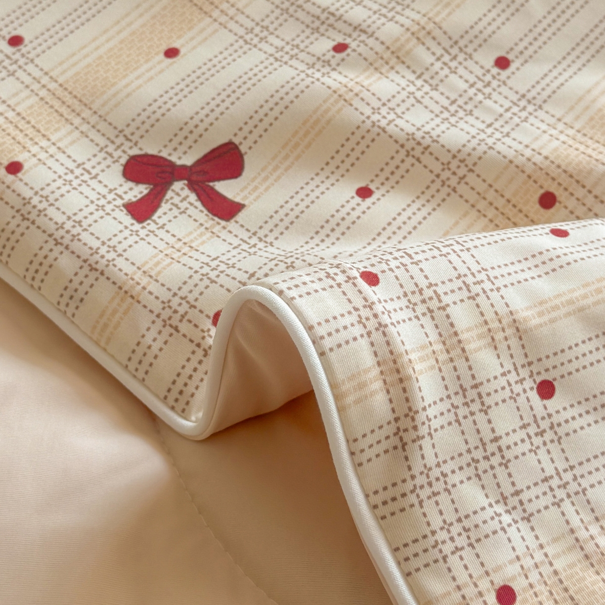 91家纺网 家纺一手货源 找家纺 莱登卡奴 2026新款新款A类凉感丝锦氨数码印花夏被四件套 蝶恋