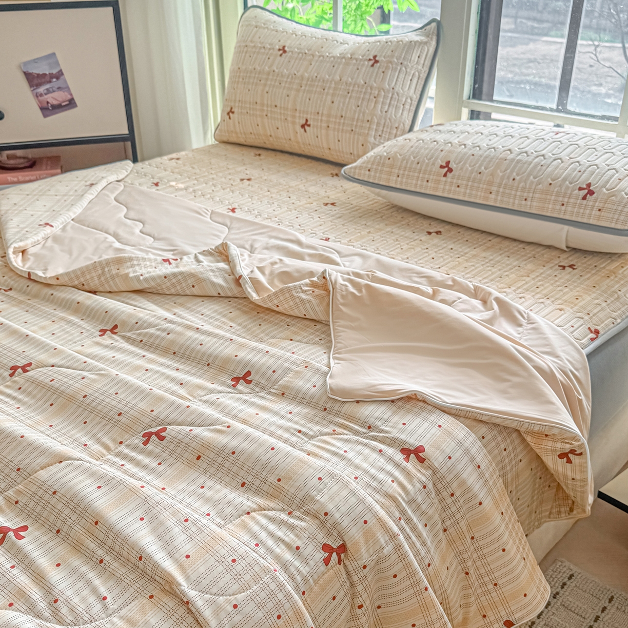 91家纺网 家纺一手货源 找家纺 莱登卡奴 2026新款新款A类凉感丝锦氨数码印花夏被四件套 蝶恋