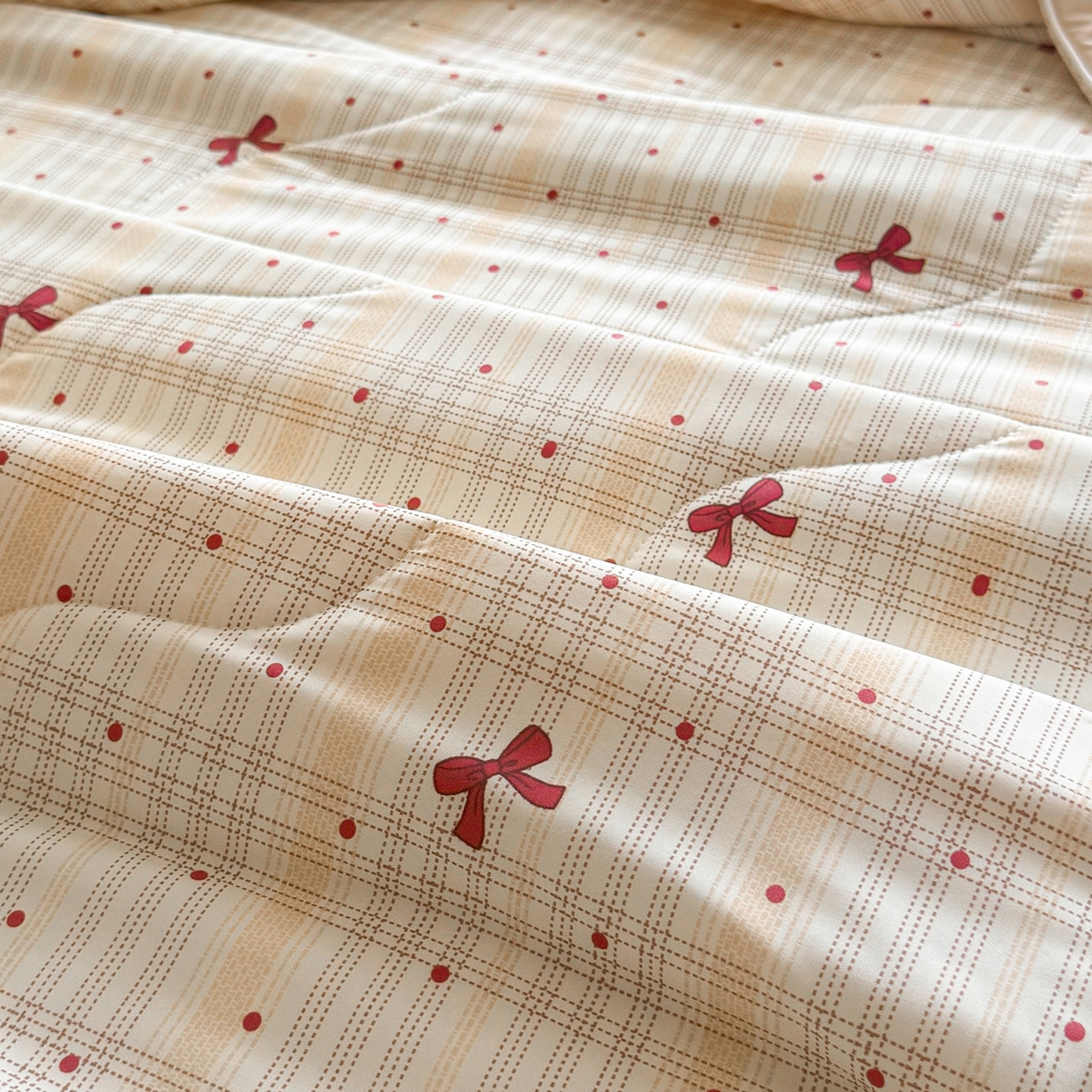 91家纺网 家纺一手货源 找家纺 莱登卡奴 2026新款新款A类凉感丝锦氨数码印花夏被四件套 蝶恋