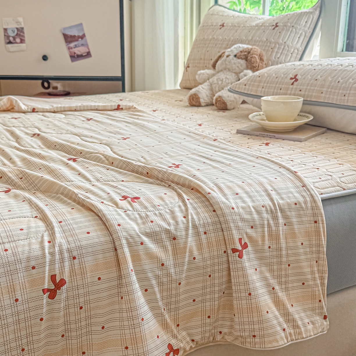 91家纺网 家纺一手货源 找家纺 莱登卡奴 2026新款新款A类凉感丝锦氨数码印花夏被四件套 蝶恋